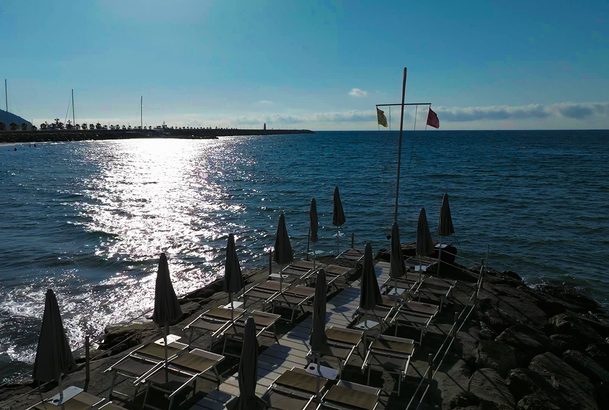 lettini spiaggia Imperia